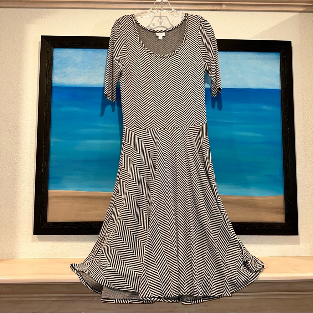 LuLaRoe Black and White Zigzag Midi Dress